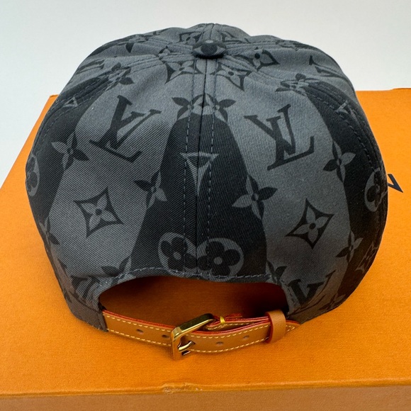 Louis Vuitton NWT’s black and grey monogram baseball cap..archived. Never worn, - Picture 3 of 11